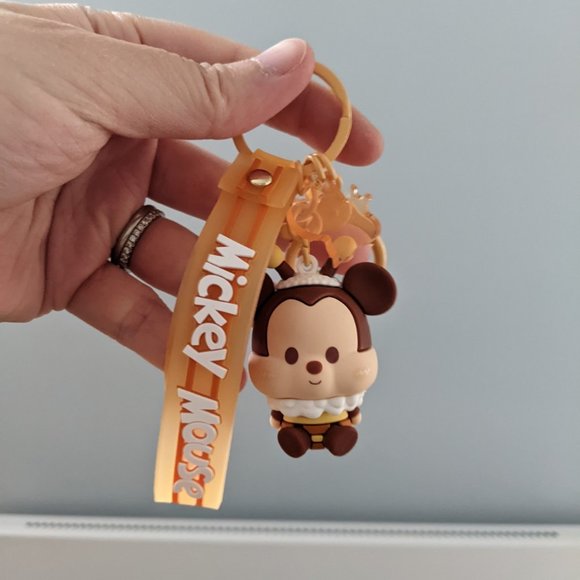 Miniso Disney Bee Blind Bag Keychain - Mickey Mouse - Picture 1 of 4